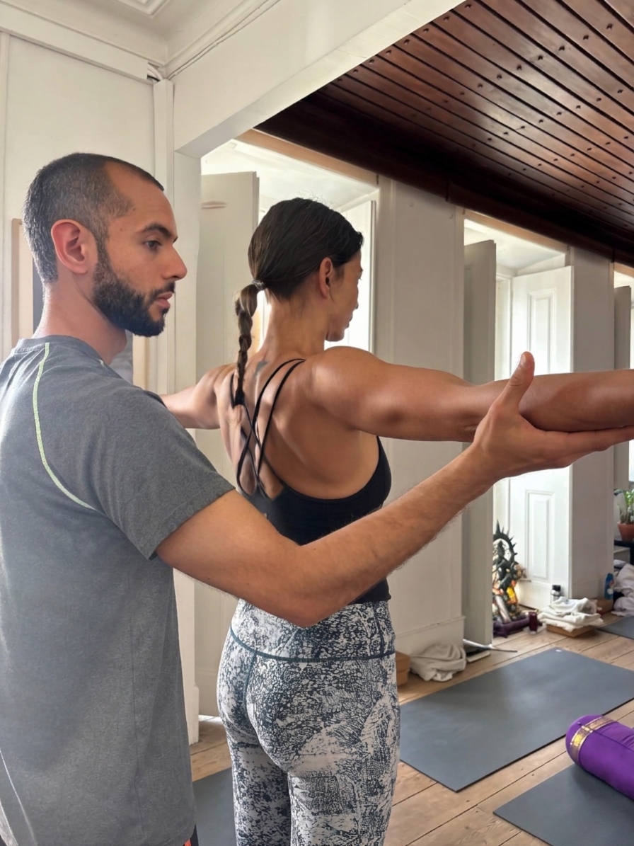Jose teaching an adjustment